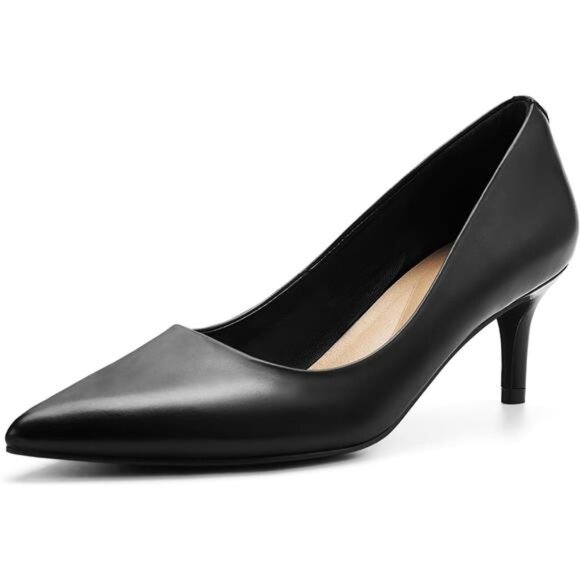 Pointed-toe pumps